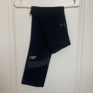 Black patterned under armour leggings